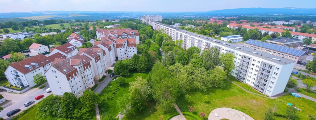 Ansicht über den Sonnenstein über die Pirnaer Altstadt mit Rathaus Marienkirche Elbe in Richtung Dresden an einem sonnigen Tag Pirna ist das Tor zur Sächsischen Schweiz Sandstein voller Leben André Liebscher kandidiert zur Wahl des neuen Stadtrates zur Kommunalwahl in Sachsen am 9. Juni 2024 als parteiloser Kandidat für den Stadtrat sammelt Liebscher bis Anfang April 100 Unterschriften Unterstützungsunterschriften Zur Großen Kreisstadt Pirna gehören die Ortsteile Altstadt Birkwitz Birkwitz-Pratzschwitz Bonnewitz Copitz Cunnersdorf Dohnaische Vorstadt Graupa Hausberg Hinterjessen Krietzschwitz Liebethal Mockethal Neundorf Niederposta Niedervogelgesang Oberposta Obertorvorstadt Obervogelgesang Posta Pratzschwitz Rottwerndorf Schifftorvorstadt Sonnenstein Südvorstadt Westvorstadt Zatschke Zehista Zuschendorf